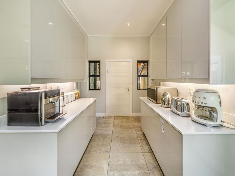 Exquisite Five Bedroom Family Home For Sale in Waterfall Country Village - Photo 10