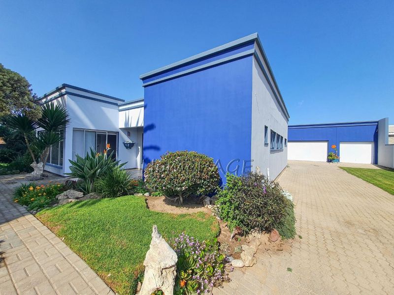 Ext 1, Henties Bay:  6 Bedr home NEWLY RENOVATED recently - Photo 3