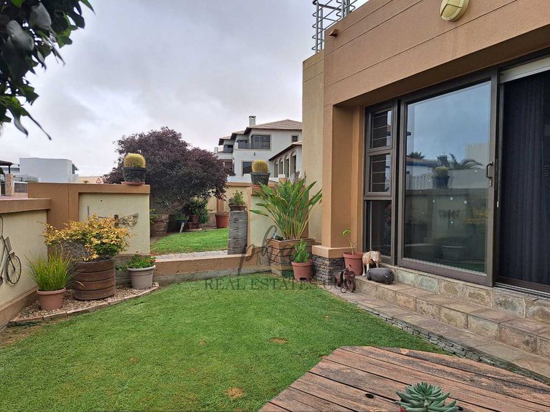 Immaculate 3 bedr, duplex townhouse, close to the beach, for sale in Dolphin Beach. - Photo 3