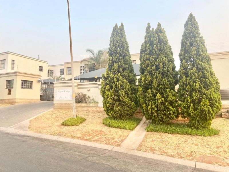 2 Bedroom and 2 Bathroom Townhouse for Sale! - Photo 5