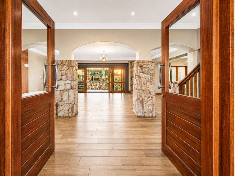 Entertain in Style: Pool, Braai Area & Panoramic Views - Photo 7