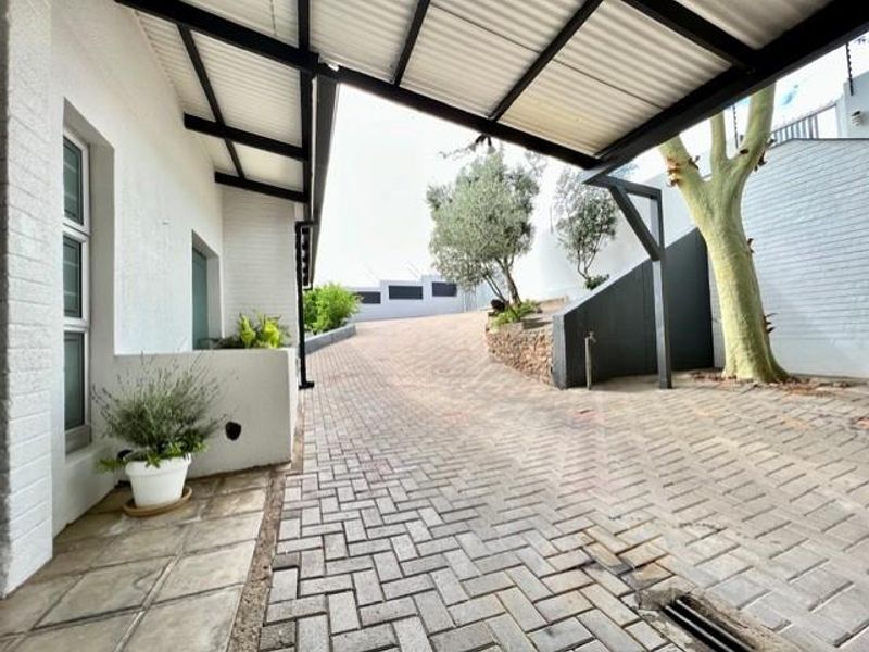 3 Bedroom House To Let in Klein Windhoek - Photo 10