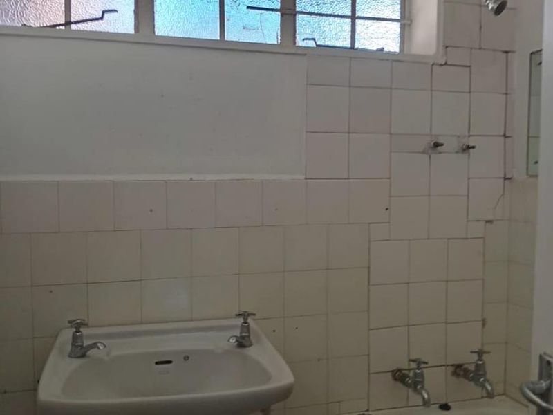 Two-Bedroom Apartment To Let - Photo 7