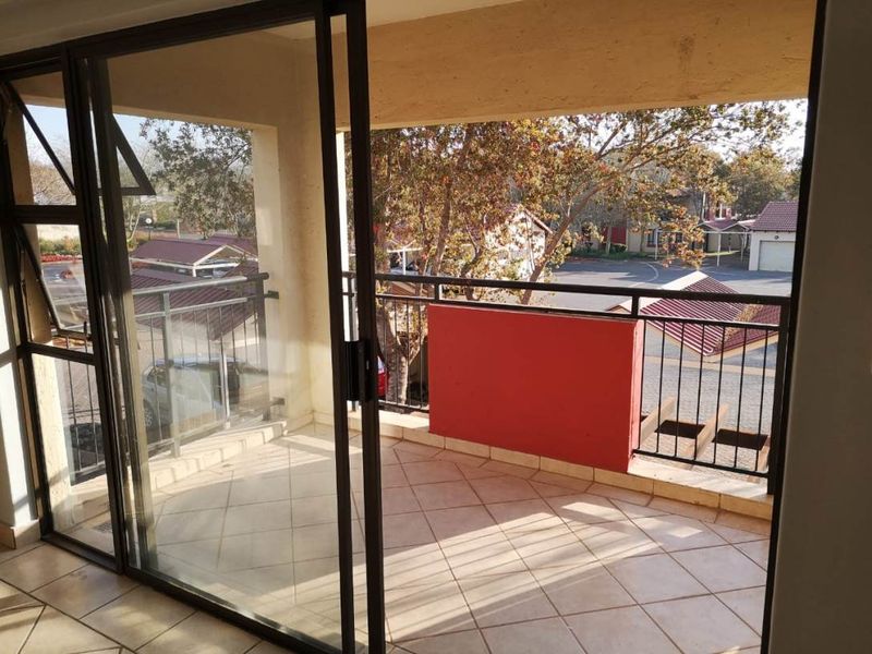 Bachelor Apartment to rent in the Peaceful Oukraal Apartments! - Photo 5