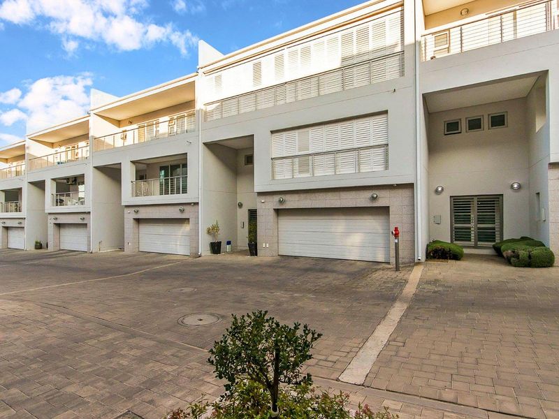Magnificent 3 Bed Cluster Home - Photo 1