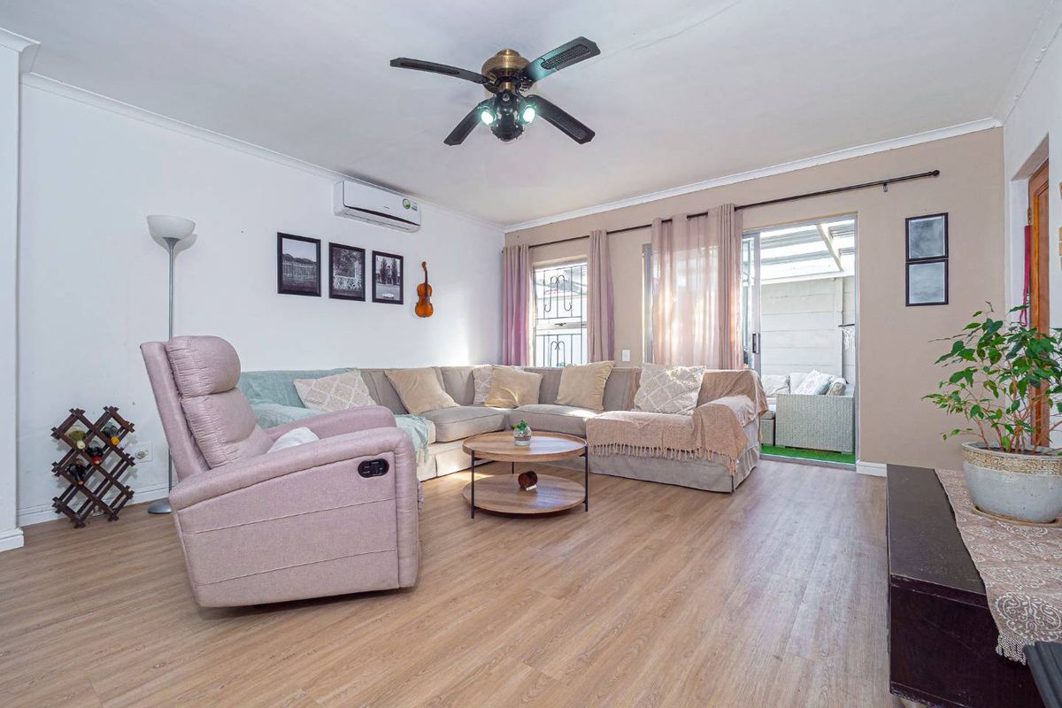 Freestanding 3-Bedroom Home with Separate Entrance - Photo 4