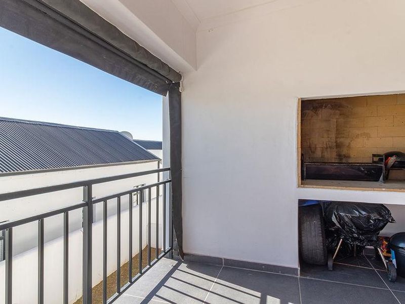Experience Modern West Coast Living - Photo 4