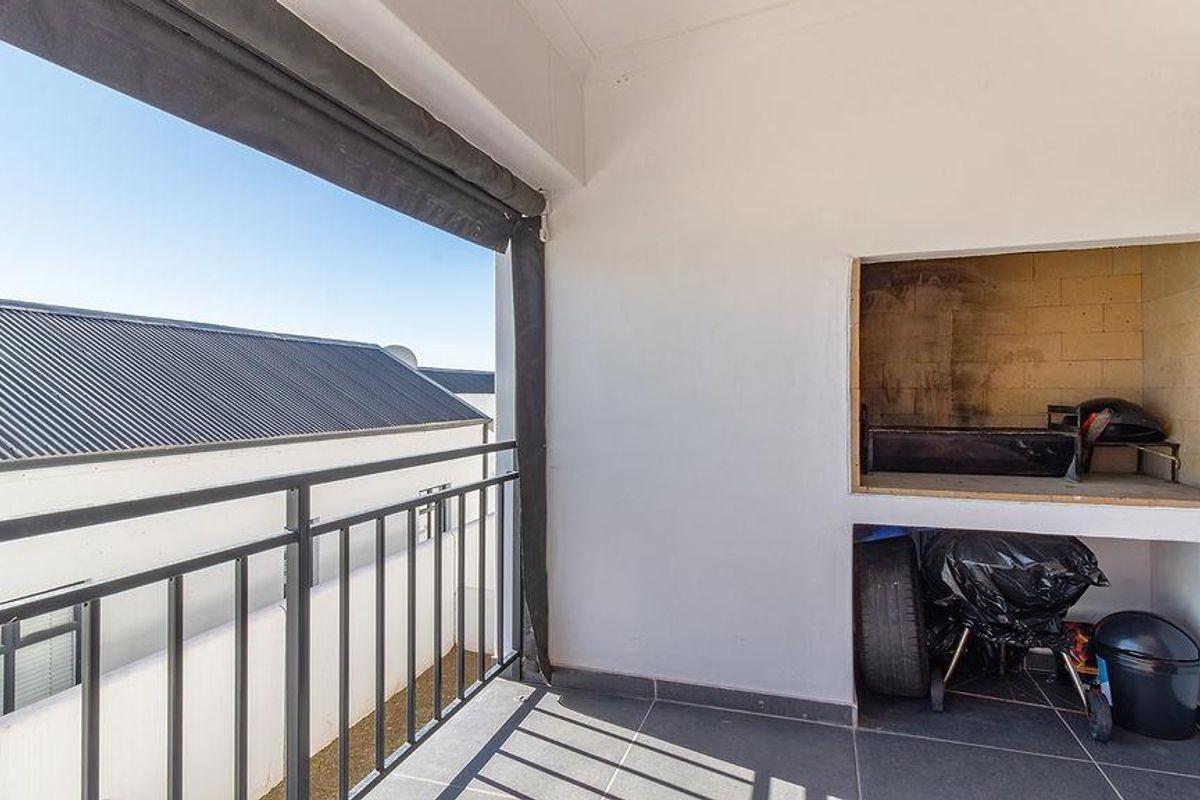 Experience Modern West Coast Living - Photo 4