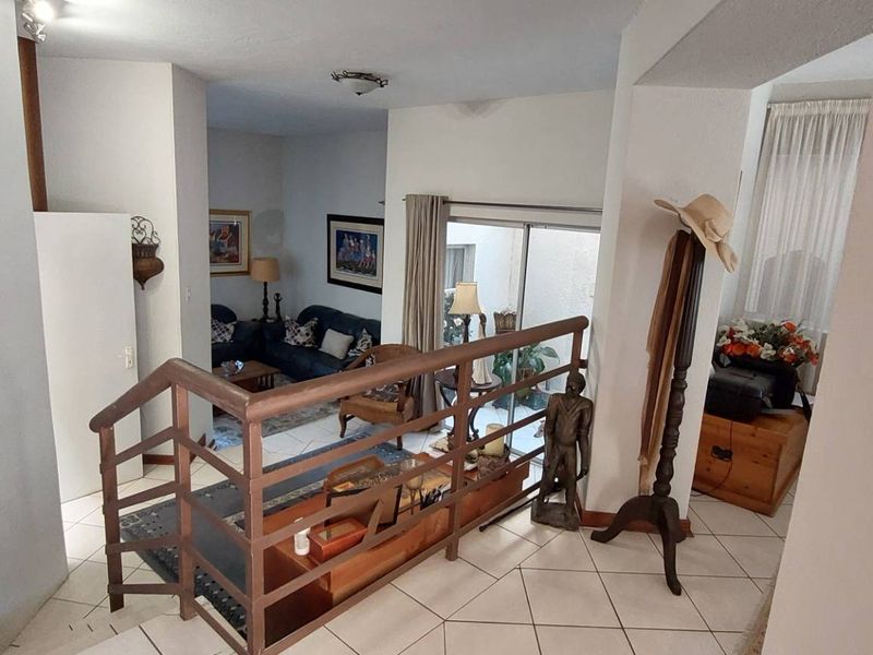 Stylidh double story estate living - Photo 2