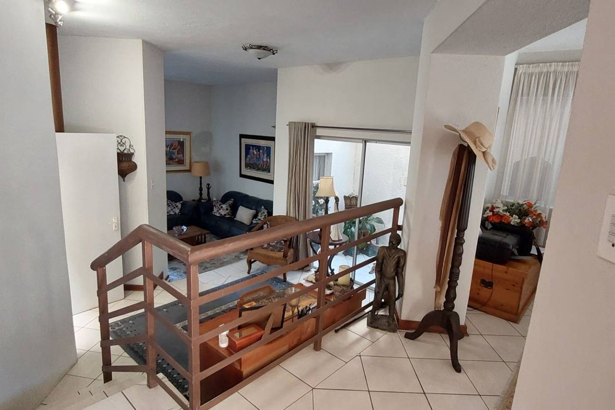 Stylidh double story estate living - Photo 2