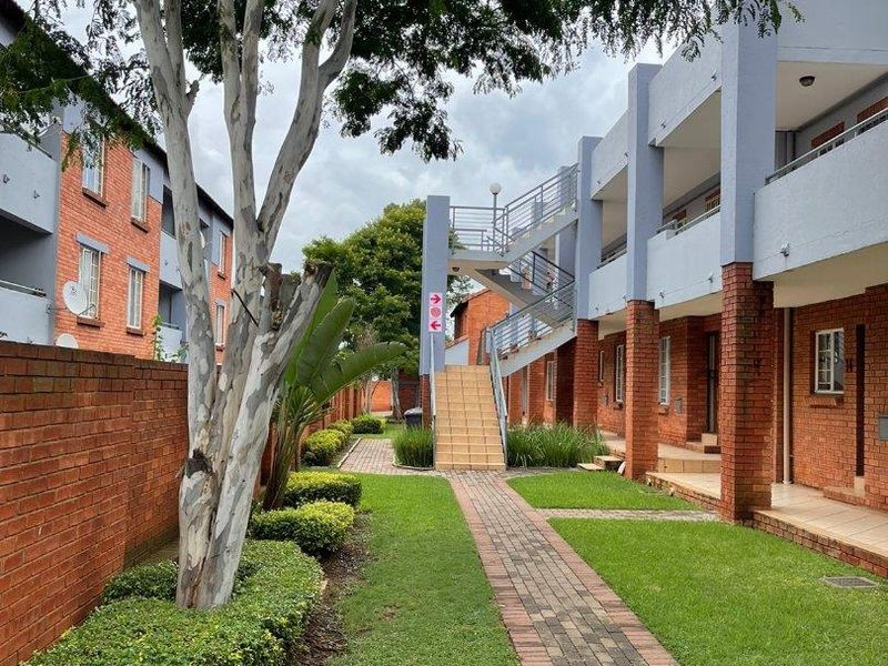 2 Bedroom top unit in Die Hoewes, Centurion for Sale - Photo 2