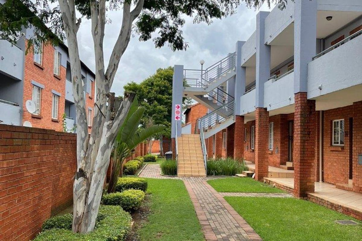 2 Bedroom top unit in Die Hoewes, Centurion for Sale - Photo 2