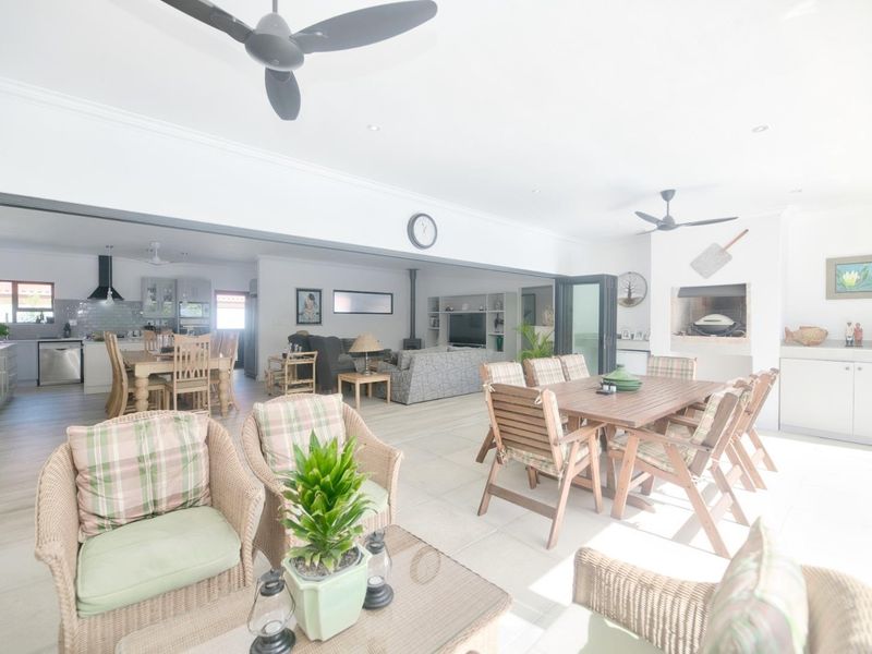 Exquisite Holiday Rental - Photo 6