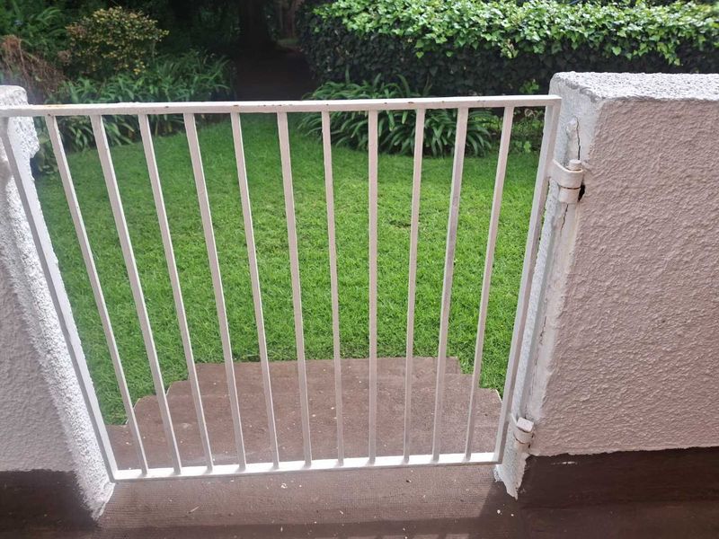 A BEAUTIFULLY TWO BEDROOM PET FRIENDLY APARTMENT - Photo 2