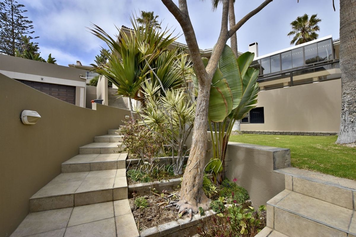 Central, Swakopmund:  Luxury Mansion is for Sale. - Photo 2