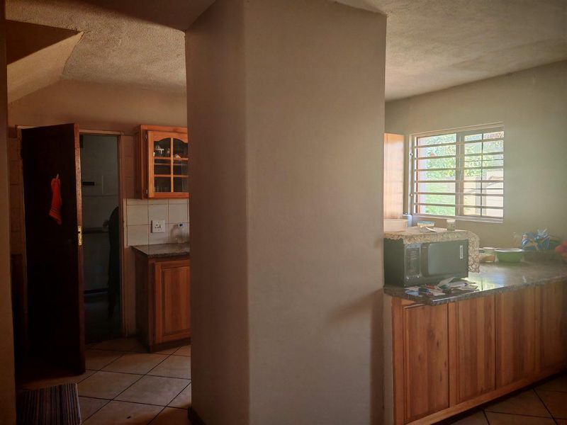 Charming Townhouse For Sale - Photo 4