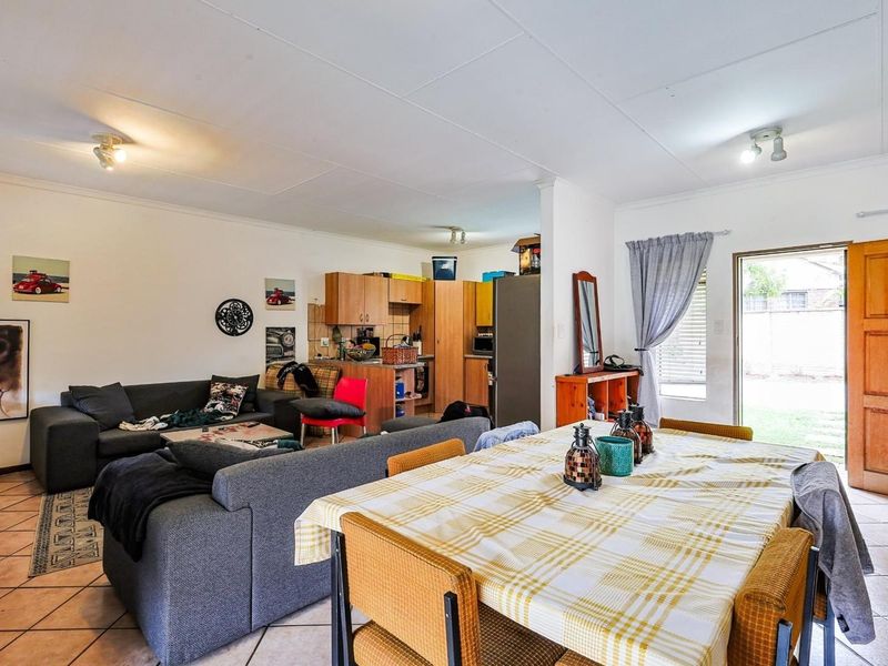 Your Dream Lifestyle Awaits! Secure, Stylish 2-Bed Townhouse in Prime Equestria! - Photo 5