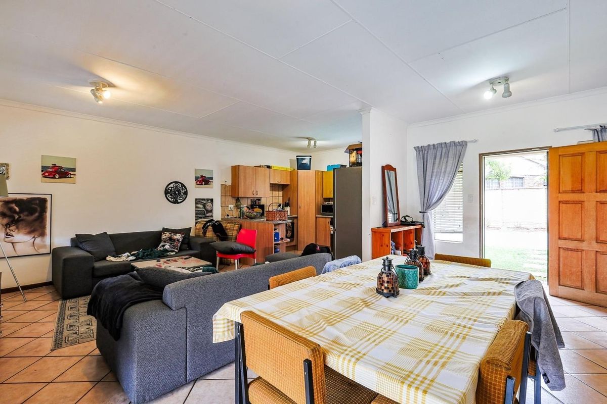 Your Dream Lifestyle Awaits! Secure, Stylish 2-Bed Townhouse in Prime Equestria! - Photo 5