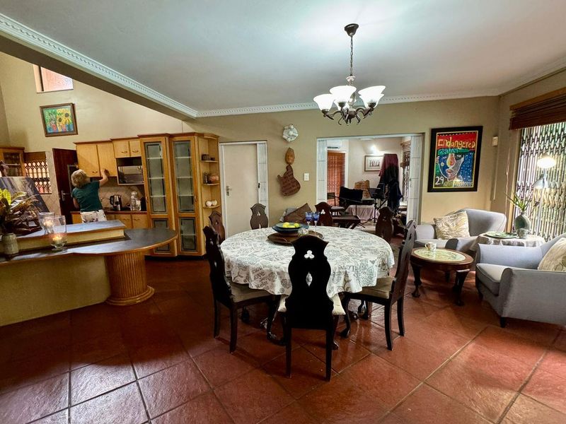 Spacious 4-Bedroom Family Home with Pool in Meer En See - Photo 3