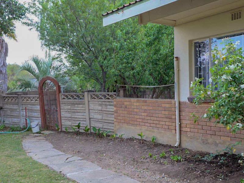 Spacious 4-Bedroom Home with Endless Potential! - Photo 6