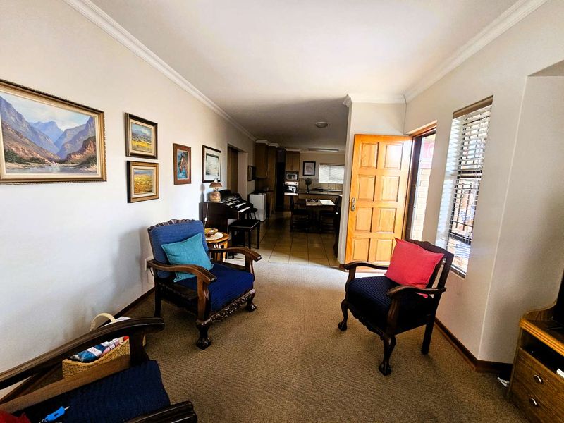 Modern 1-Bedroom Townhouse — Ideal Retirement Living, 100m from Stirling Hospital - Photo 5