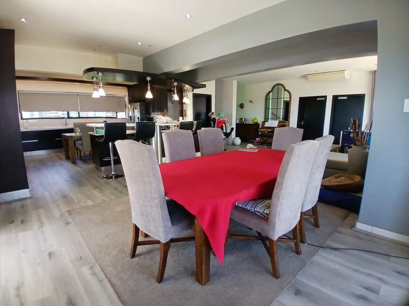 Modern Hilltop Home with Panoramic Windhoek Views - KLEINE KUPPE - Photo 3