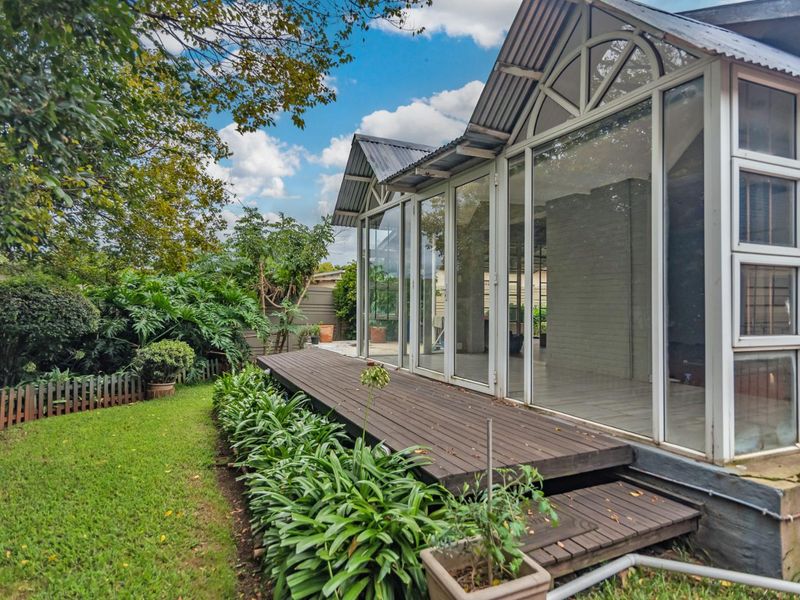 Beautifully Landscaped Garden with Covered Patio Retreat - Photo 8