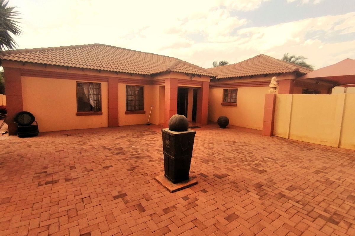 Beautiful Home in a Well maintained Complex - Photo 2