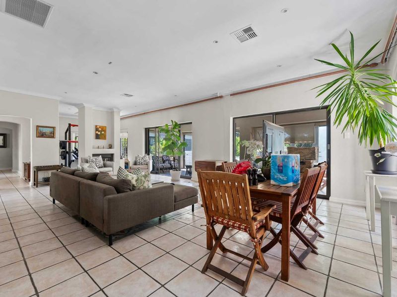 DEVELOPMENT OPPORTUNITY IN THE CAMPS BAY VILLAGE - Photo 7