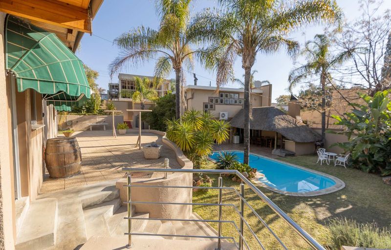 Luxury Living: Spacious Home with Pool, Flat & Entertainment Area!