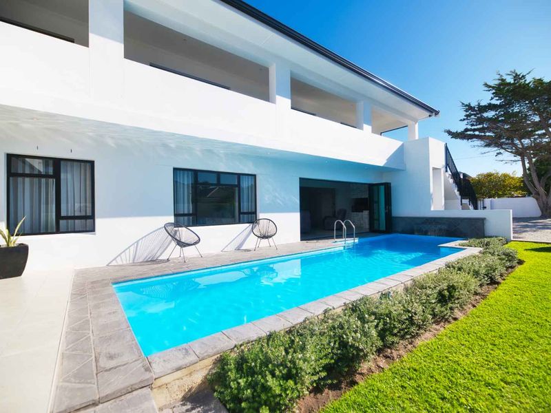 Fully Operational Luxury Guesthouse Steps from Hermanus Cliff Path - Photo 4