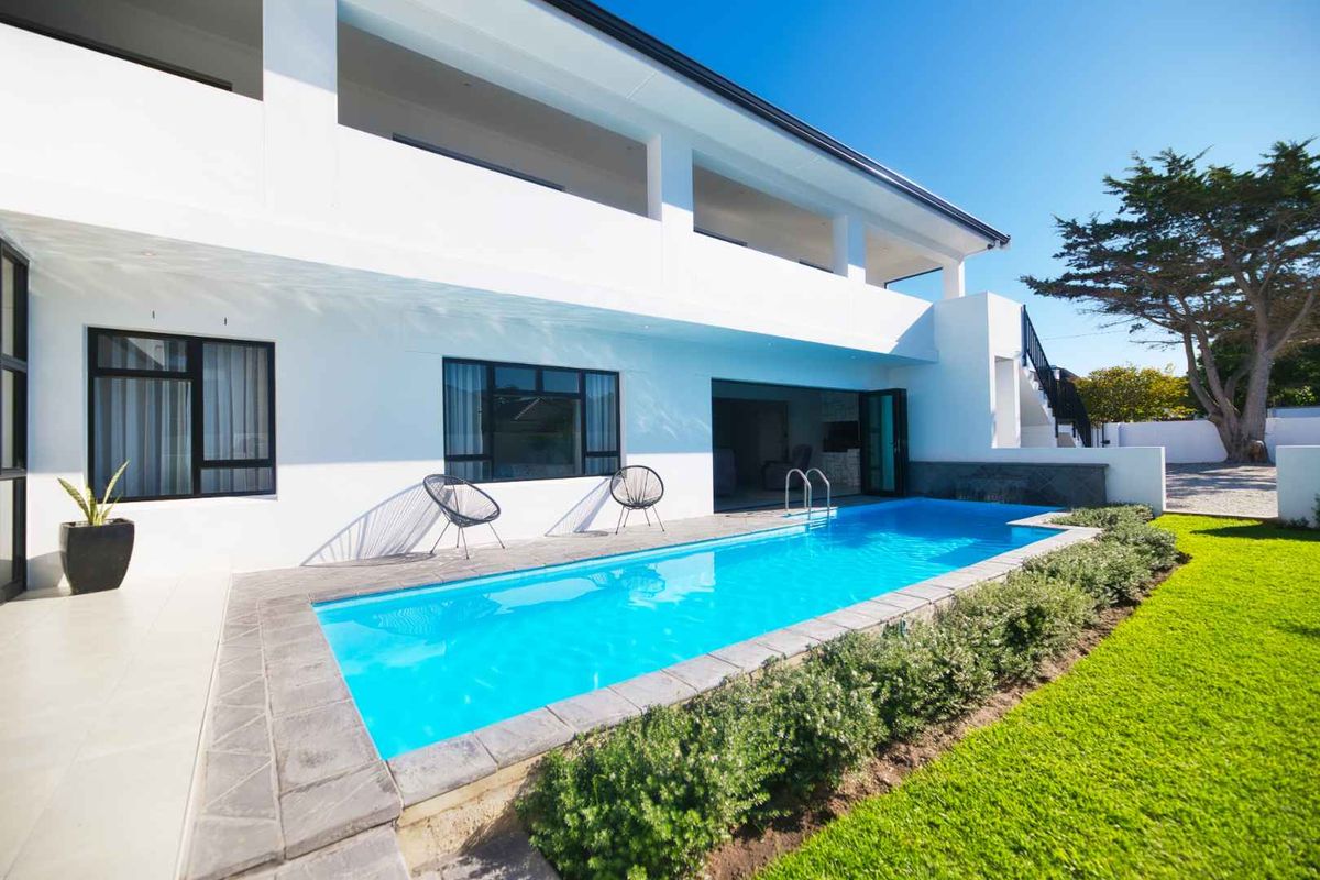 Fully Operational Luxury Guesthouse Steps from Hermanus Cliff Path - Photo 4