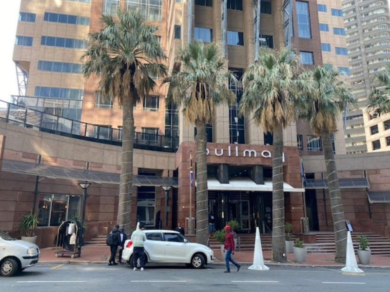 Elegant 2-Bedroom Apartment with Panoramic City Views - Photo 3