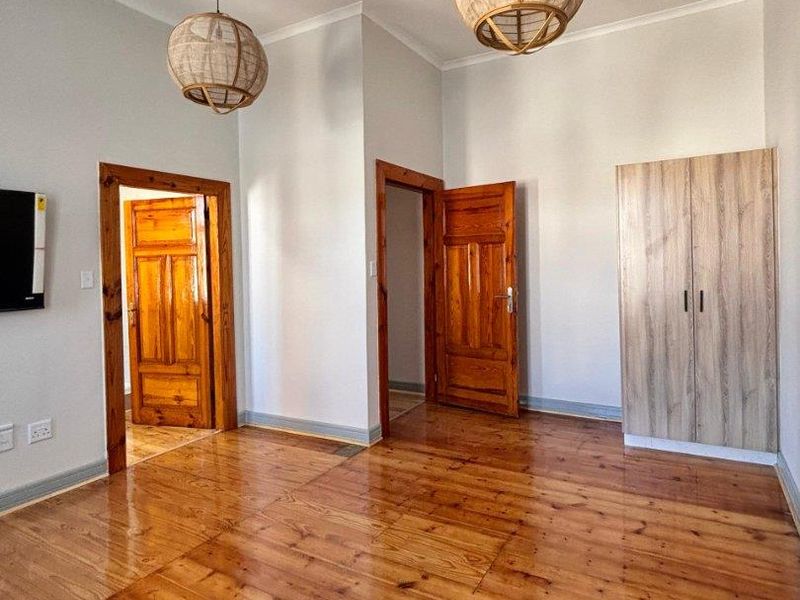 🏡 Modernized 5-Bedroom Home with Flat & Tandem Garage – Lüderitz - Photo 6