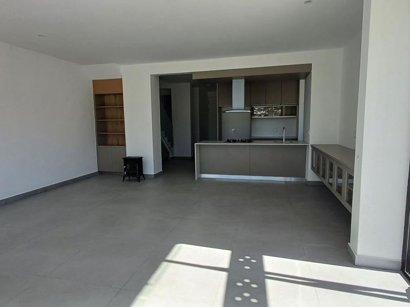 To Let - Photo 1