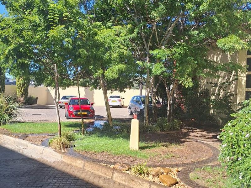 Office and Warehouse in best location Windhoek Central - Photo 8