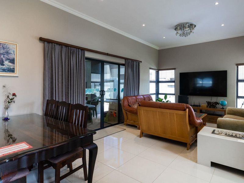 Exclusive La Como Estate: A Lifestyle of Elegance! - Photo 9