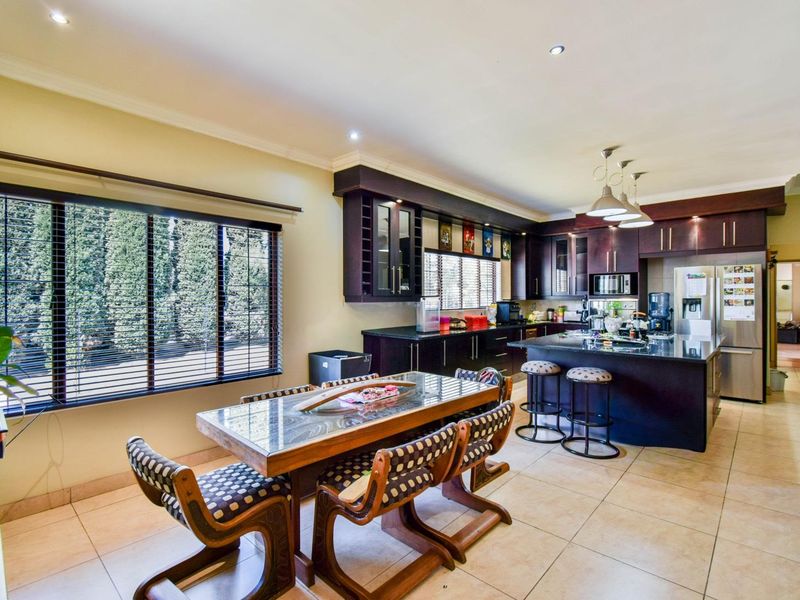 Large family home with five bedrooms and loads of entertainment spaces - Grootfontein Country Estate - Photo 9