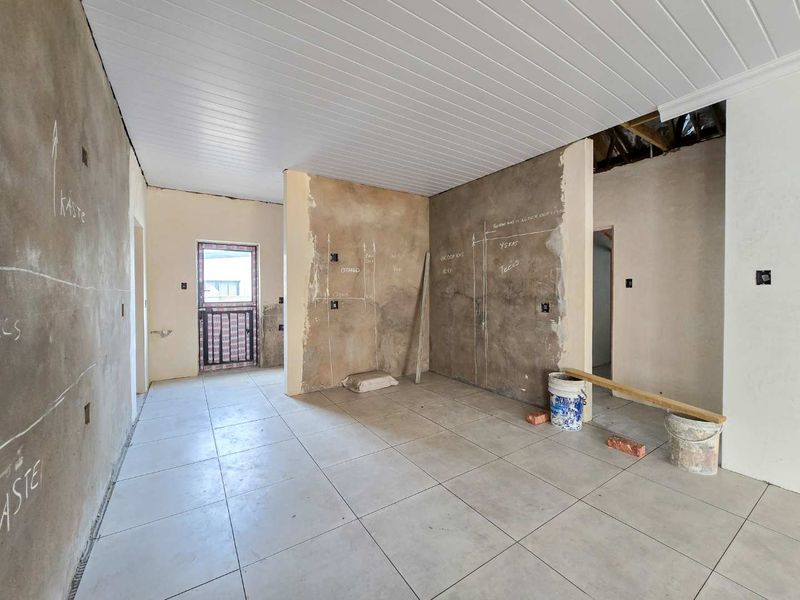 A prime, newly built home designed to satisfy the most discerning buyer. - Photo 7