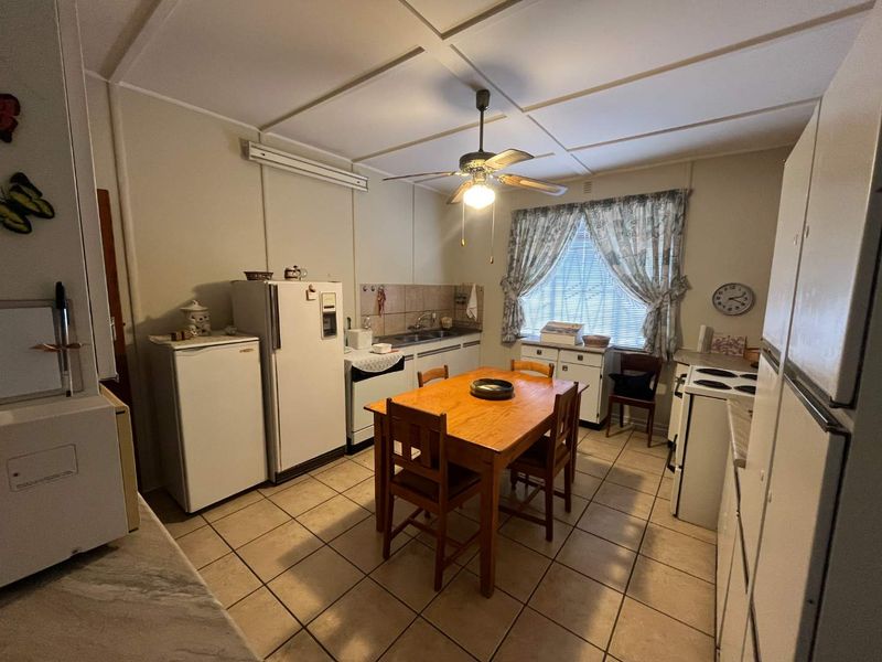 Spacious 4-Bedroom Family Home in Kakamas - Photo 6