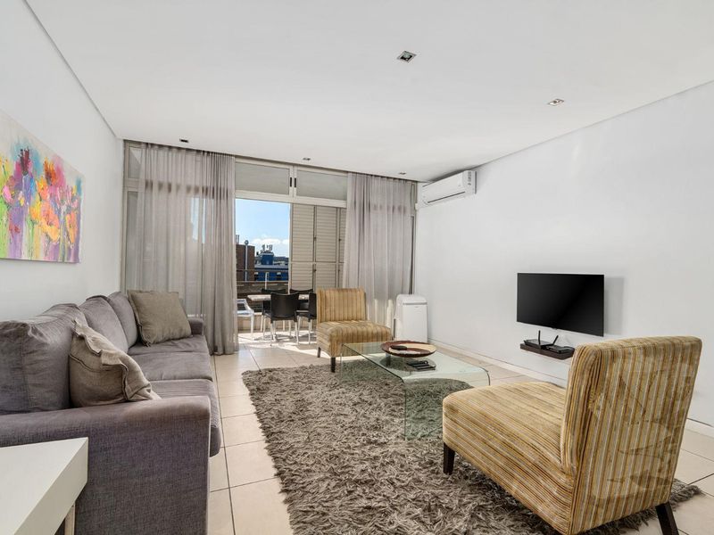 Scarce 3 Bedroom Apartment in the heart of De Waterkant - Photo 2