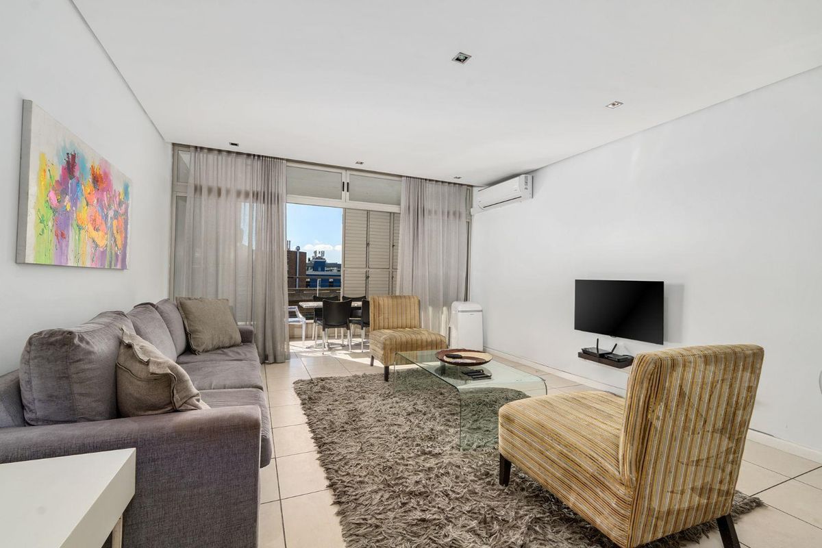 Scarce 3 Bedroom Apartment in the heart of De Waterkant - Photo 2