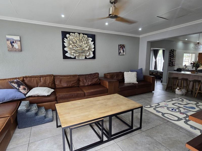 4 Bedroom House for Sale in Verwoerdpark - Photo 5