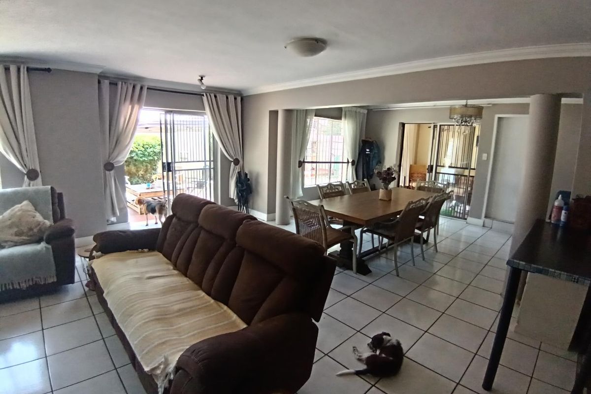 Congella Crescent, 3 Bed Duplex house for sale - Photo 3