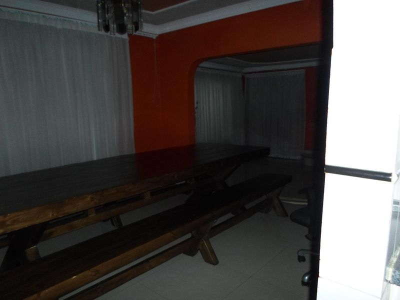 Stylish Double-Story Home with Future Flatlets! - Photo 8