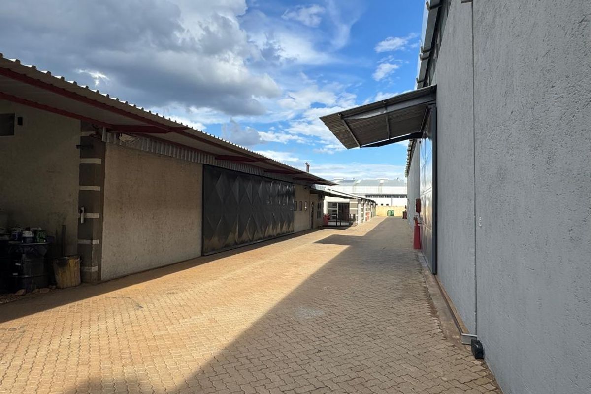 Large Industrial Property for Sale - Photo 2