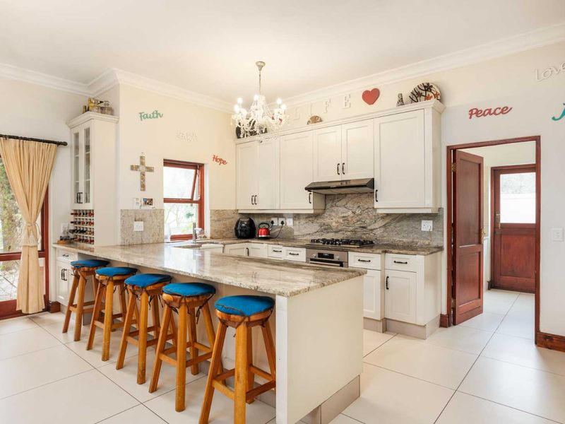 Elegant and Private Five-Bedroom Family Home with Exceptional Mountain Views on Val de Vie Estate - Photo 9
