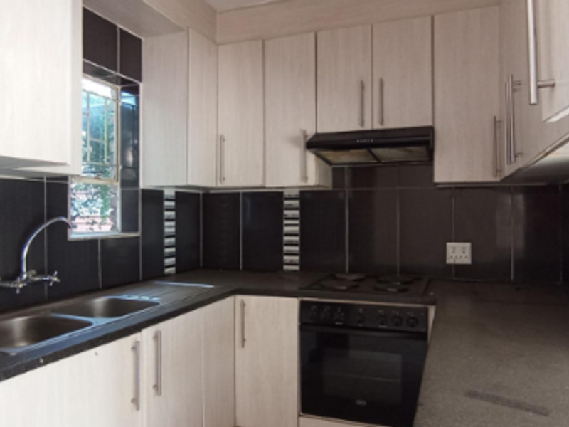 "Helloise 3-Bed: Perfect Location Near Everything You Need!" - Photo 6