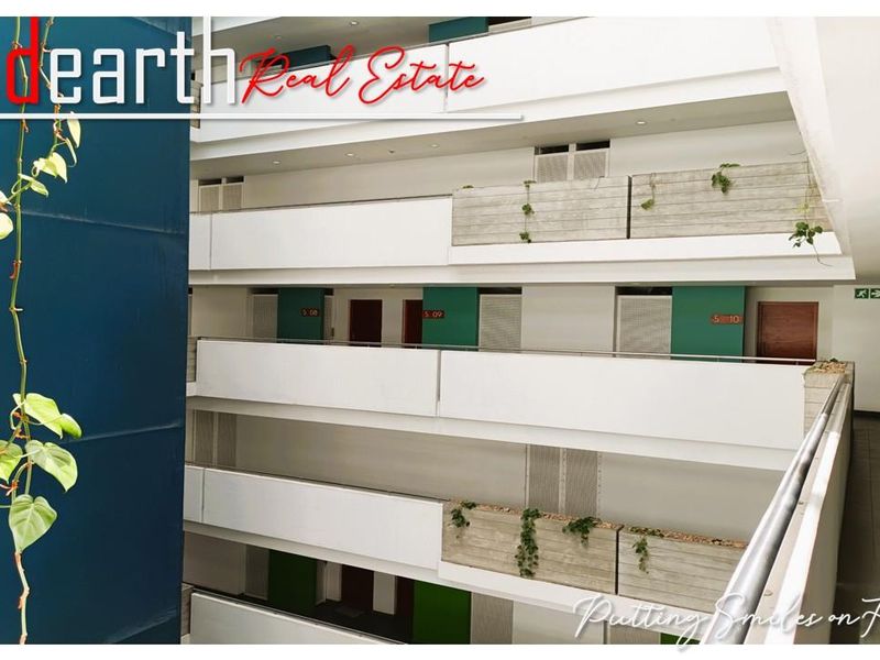 “Urban Elegance in the Heart of the City” - Photo 2