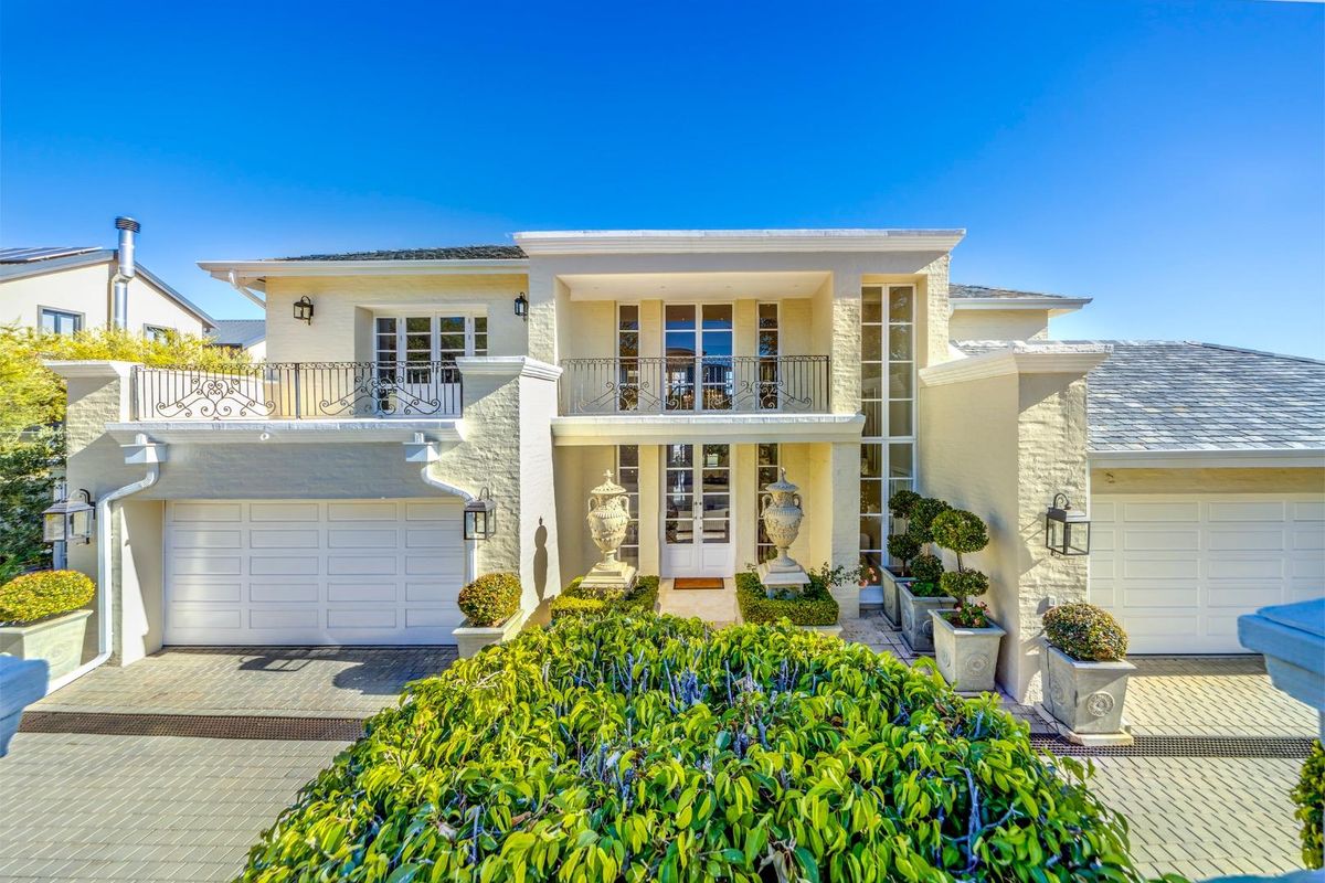 Elegant Four Bedroom Fully Furnished Home for Rent in Waterfall Country Estate - Photo 2